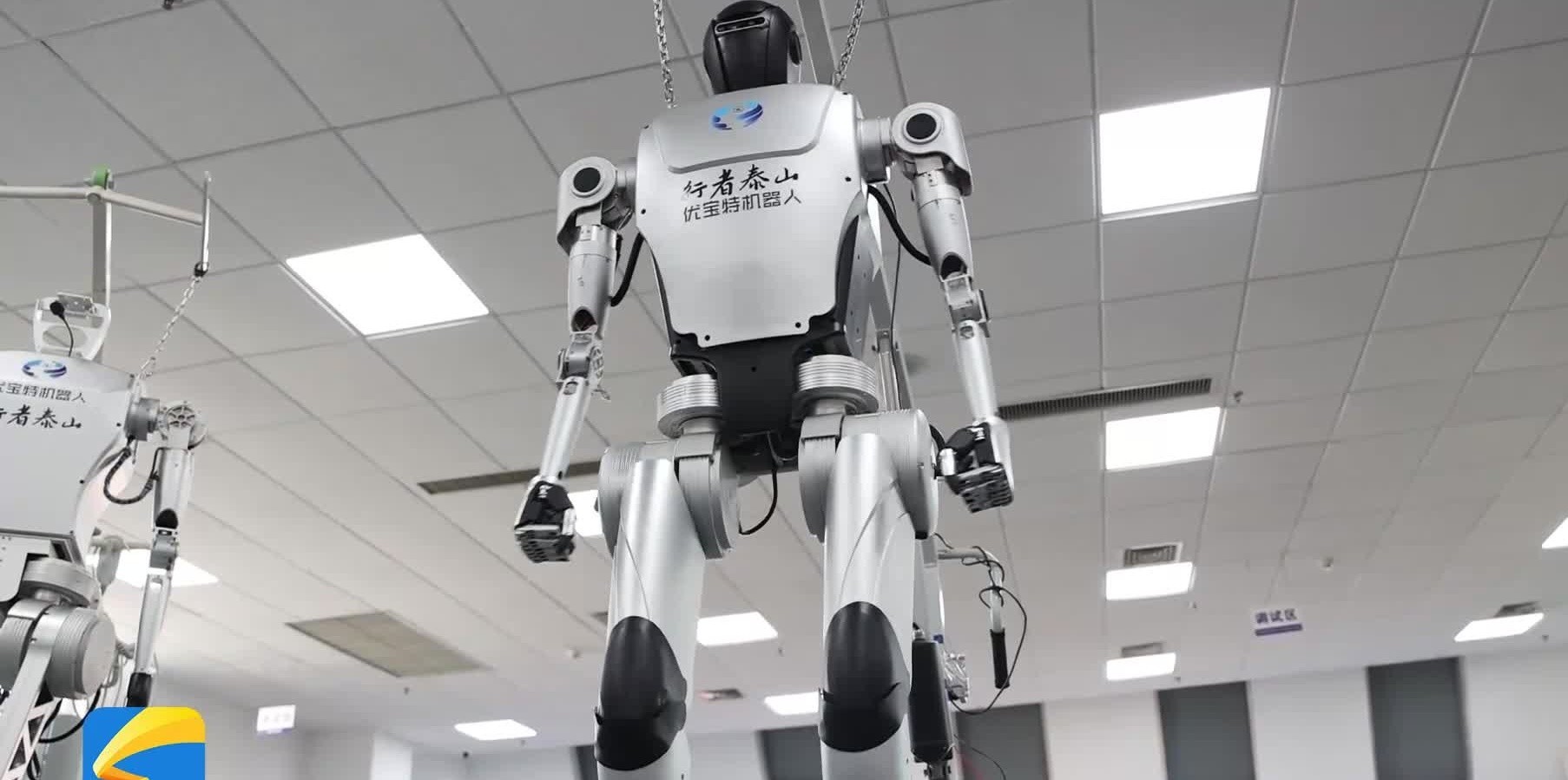 开发出人形, AA, 机器人