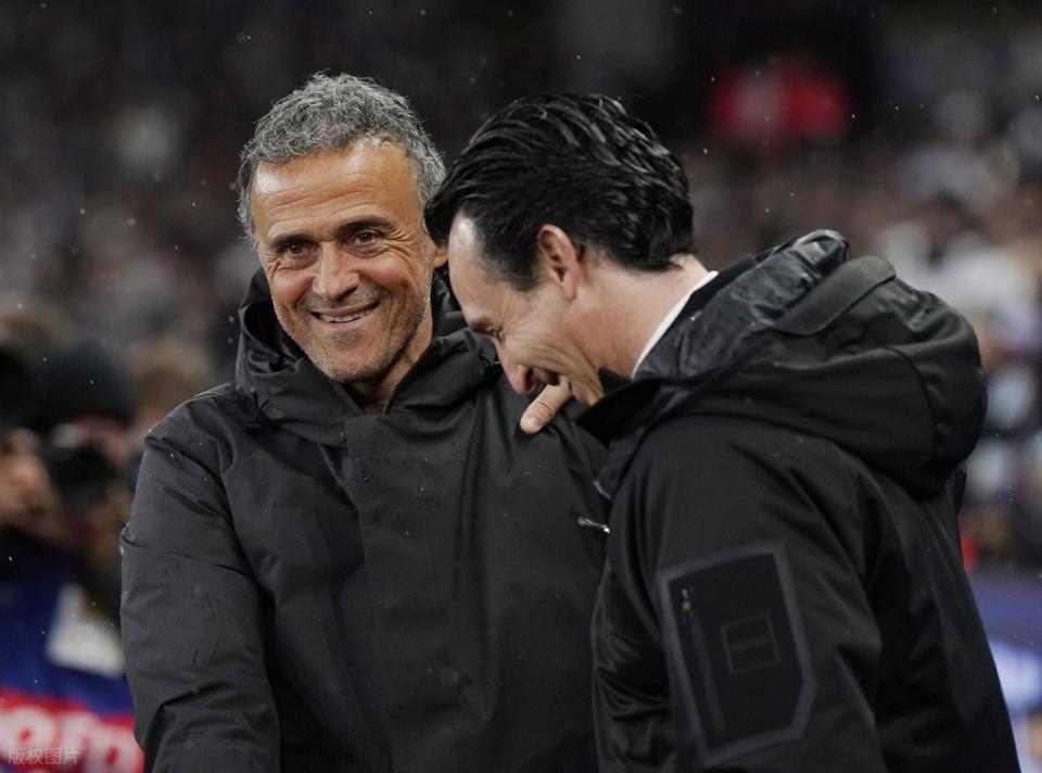 祖维门迪再, 摆在桌面上