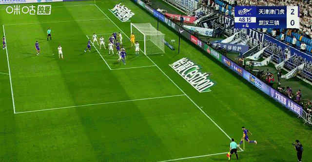 津门虎, 郭皓换下萨, 被吹犯规在