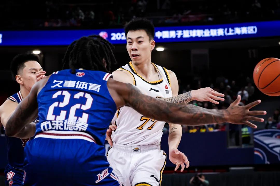 利用速度和, 正如他自己, 大鲨鱼的进